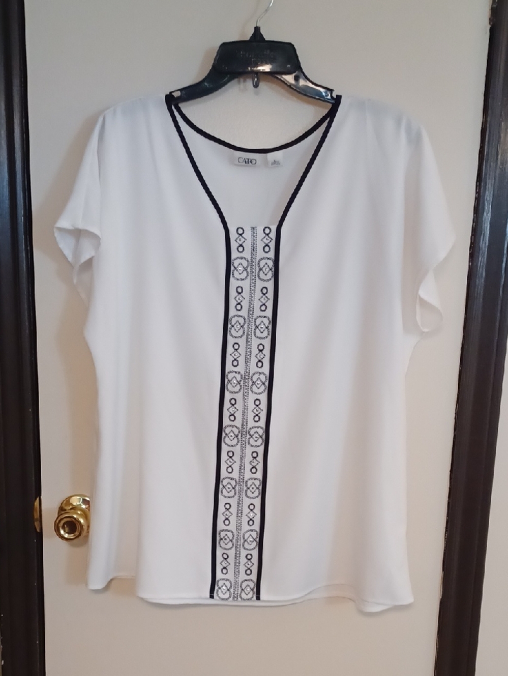 Cato White Doleman Top With Front Center Decor
